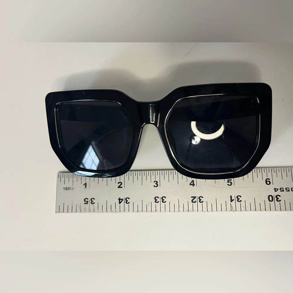 Retro Oversized Square Frame Sunglasses Black Silver Tone Tiger Embellishment